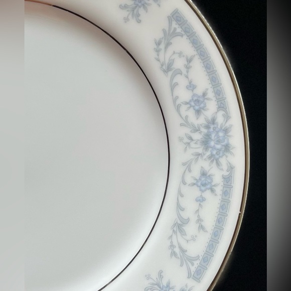 SHEFFIELD (2) Blue Whisper Collection 🥖 Bread & 🧈 Butter Plate Set - Picture 3 of 6